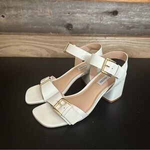 Steve Madden Womens ADALENA White Leather Gold Buckle Detail City Sandals Size 9